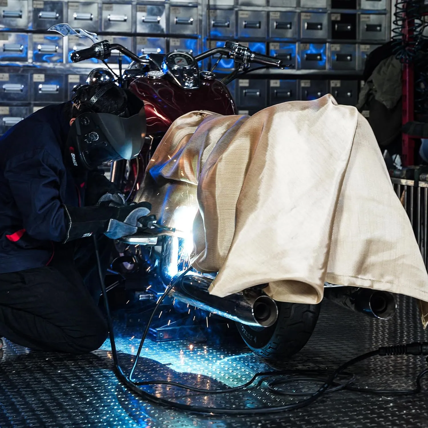 ARCCAPTAIN Welding Blanket 4x6ft, Heavy Duty Fiberglass 1022 °F Heat Resistant Fabric Welding Blankets Fireproof 850GSM Thickened, Thermal Resistant Insulation Welding Curtain for Grill, Smoker