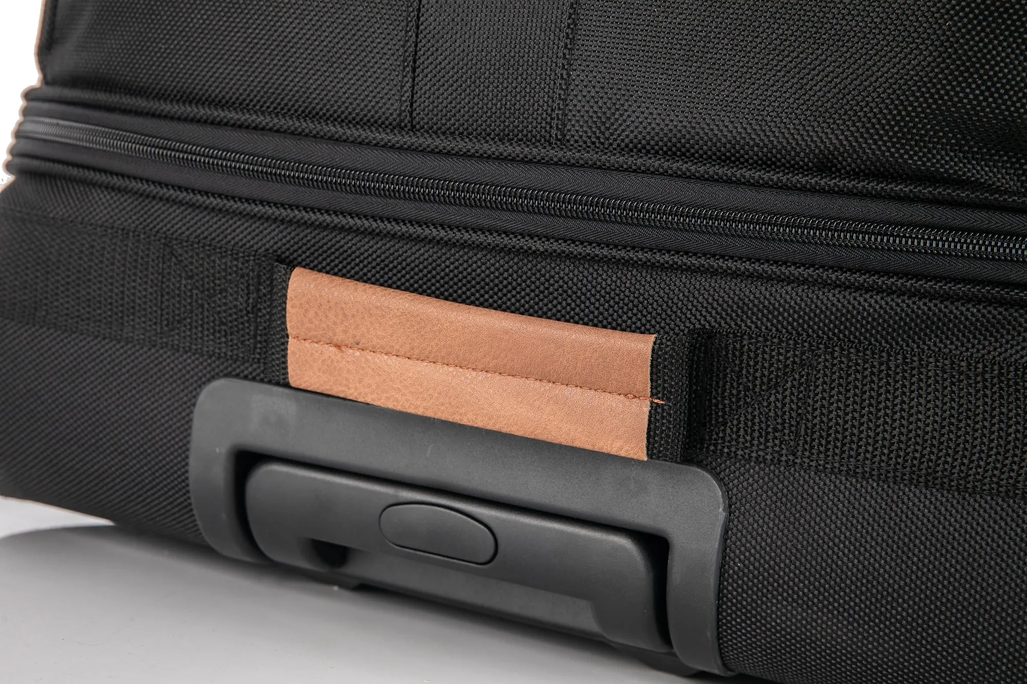 EXP32 Expandable Wheeled Holdall