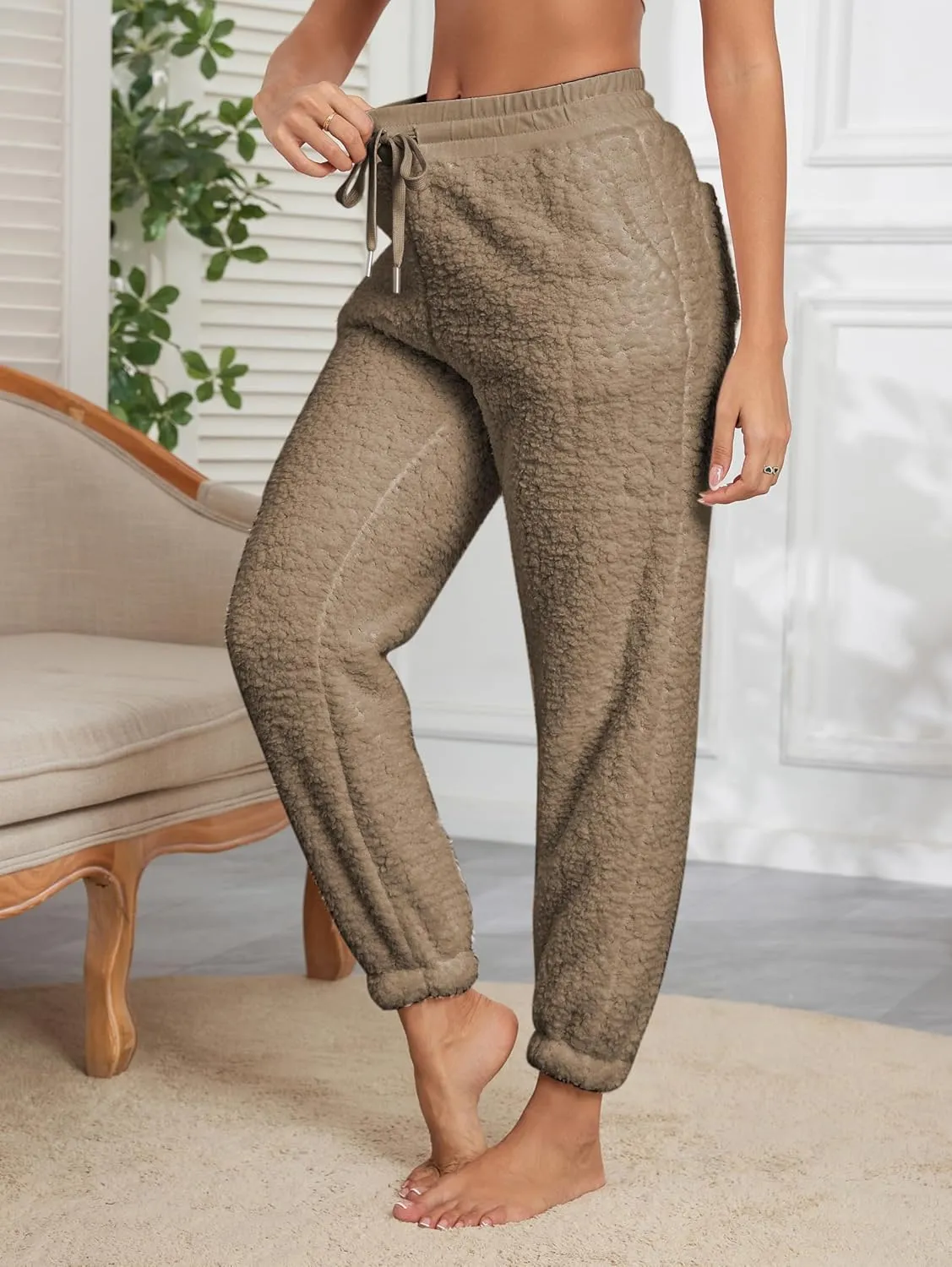 Famulily Womens Winter Sherpa Fleece Sweatpants Drawstring Waist Joggers Pants Thick Thermal Trousers with Pockets