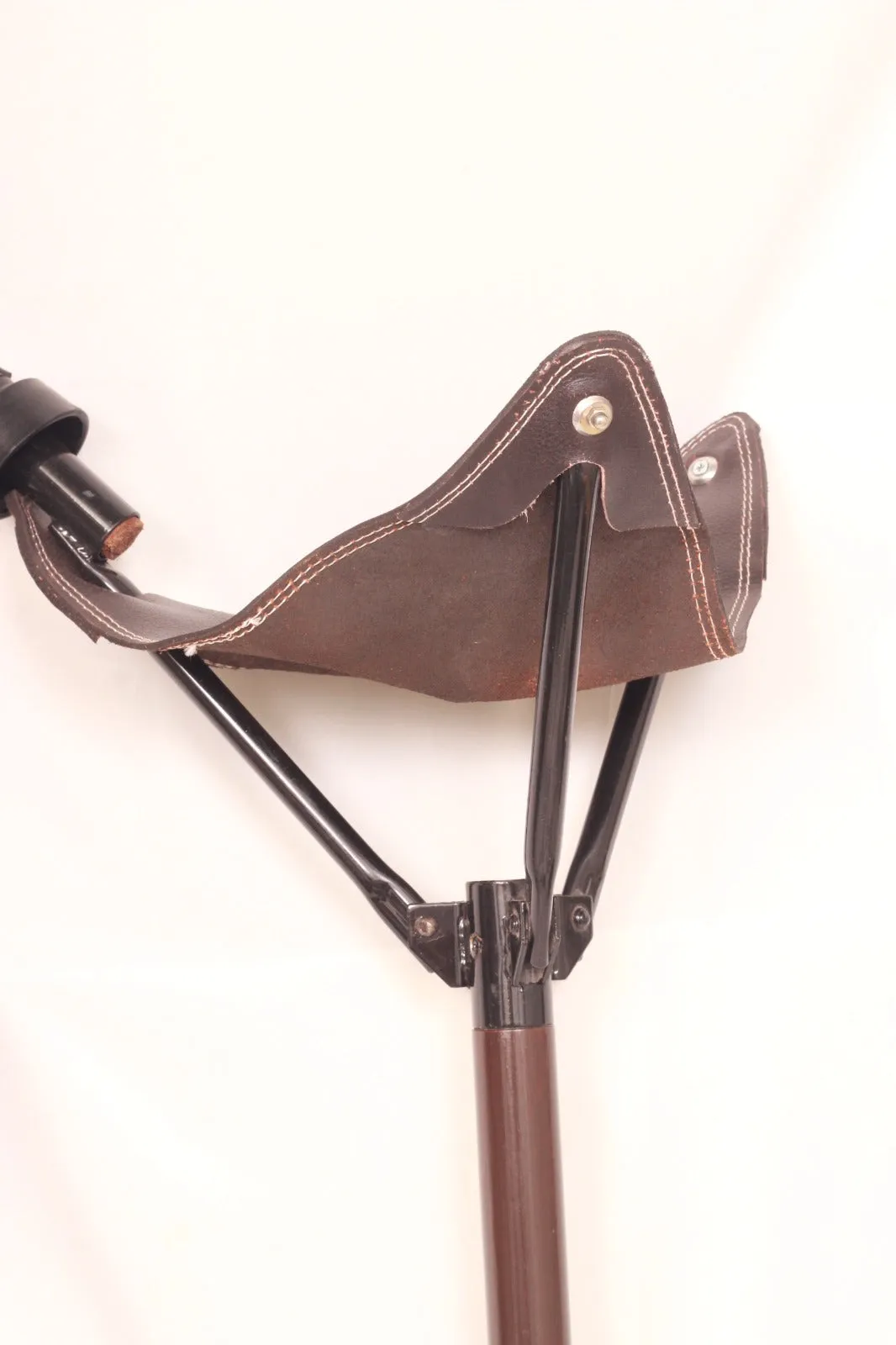Genuine Leather Camp Stool | Folding Shooting Stick