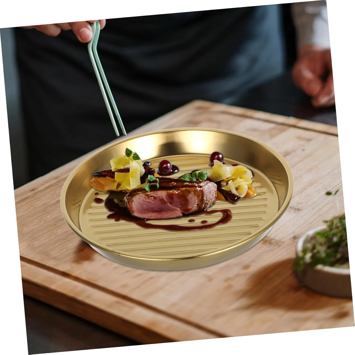 Golden Stainless Steel Round Plate Elegant Serving Platter for Bbq Seafood and Snacks User-friendly Design for Home Gatherings and Outdoor Picnics