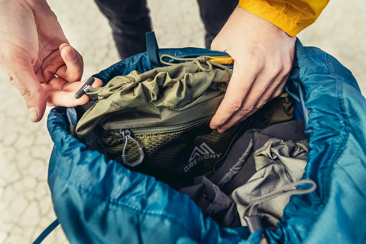Gregory Paragon 48L Unisex Lightweight Backpacking Pack, Breathable Backpanel, Raincover Included, Water Bladder Sleeve (Reservoir not Included), Medium/Large, Burnt Olive