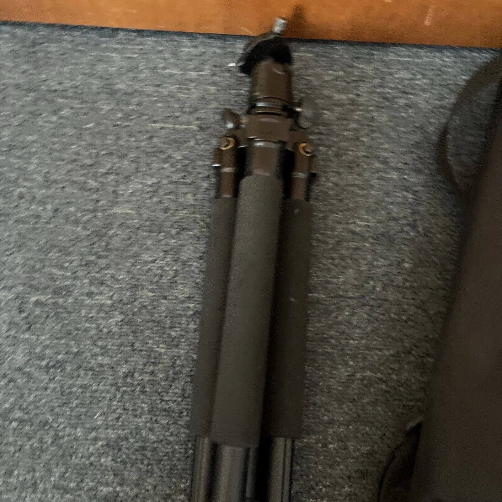 Inca Camera Tripod i3642B *Base Plate Not Included*