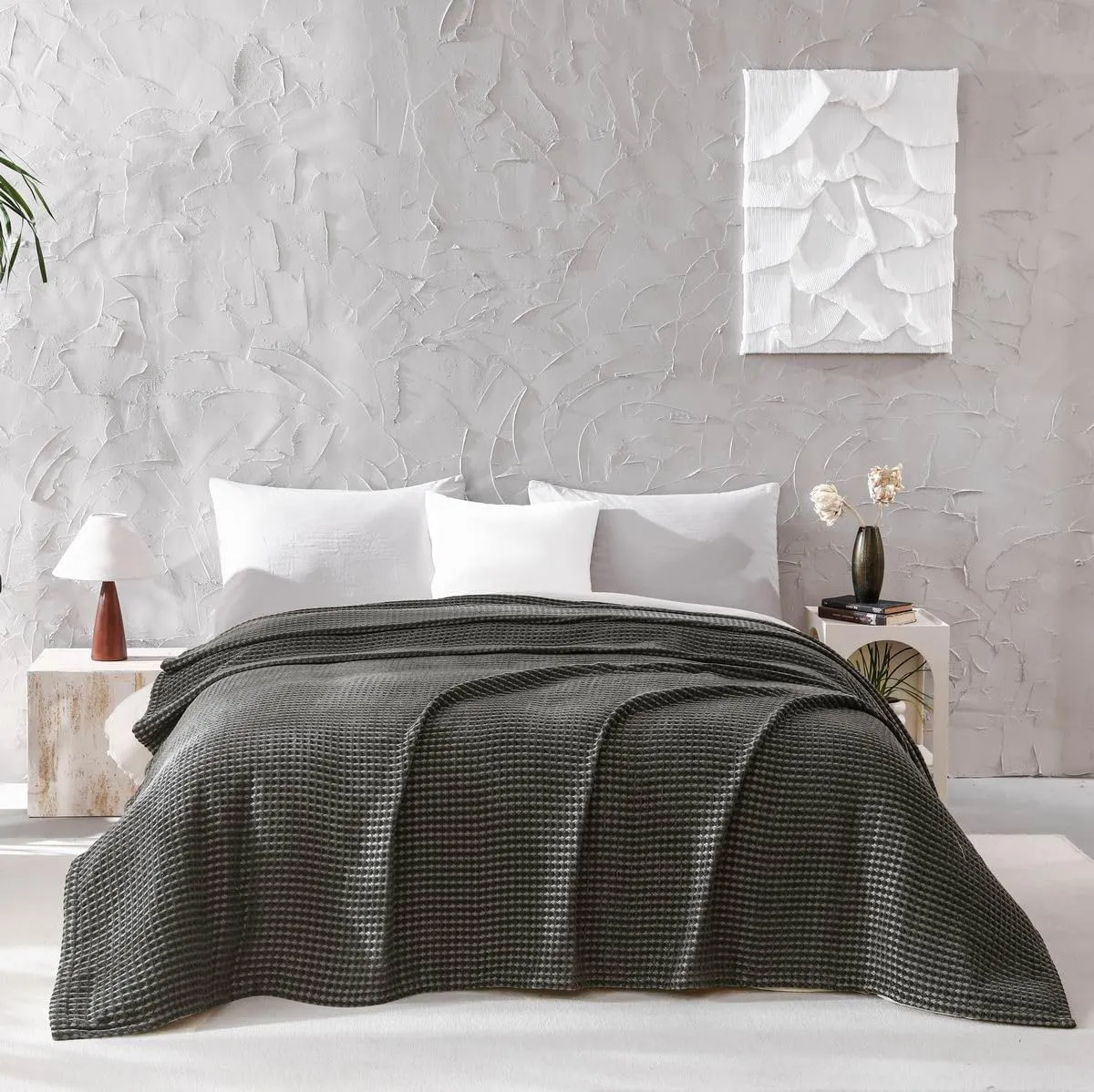 meadow park Cozy Waffle Weave Chenille Thermal Bed Blanket King 104” x 92”, Party Blanket, 380gsm, All Seasons, Dark Grey