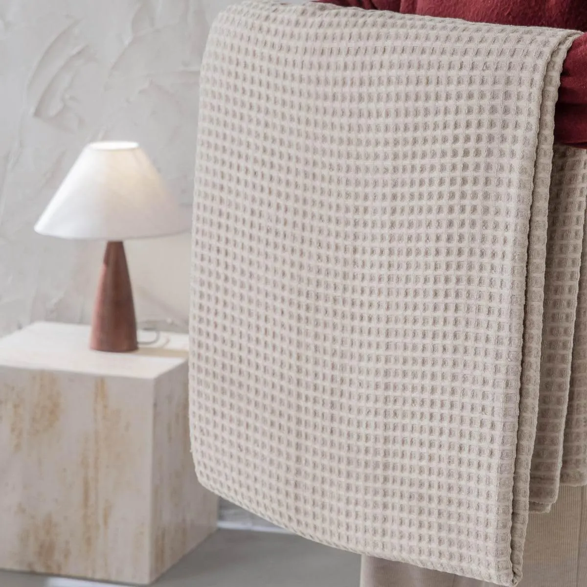 meadow park Cozy Waffle Weave Chenille Thermal Bed Blanket King 104” x 92”, Party Blanket, 380gsm, All Seasons, Khaki