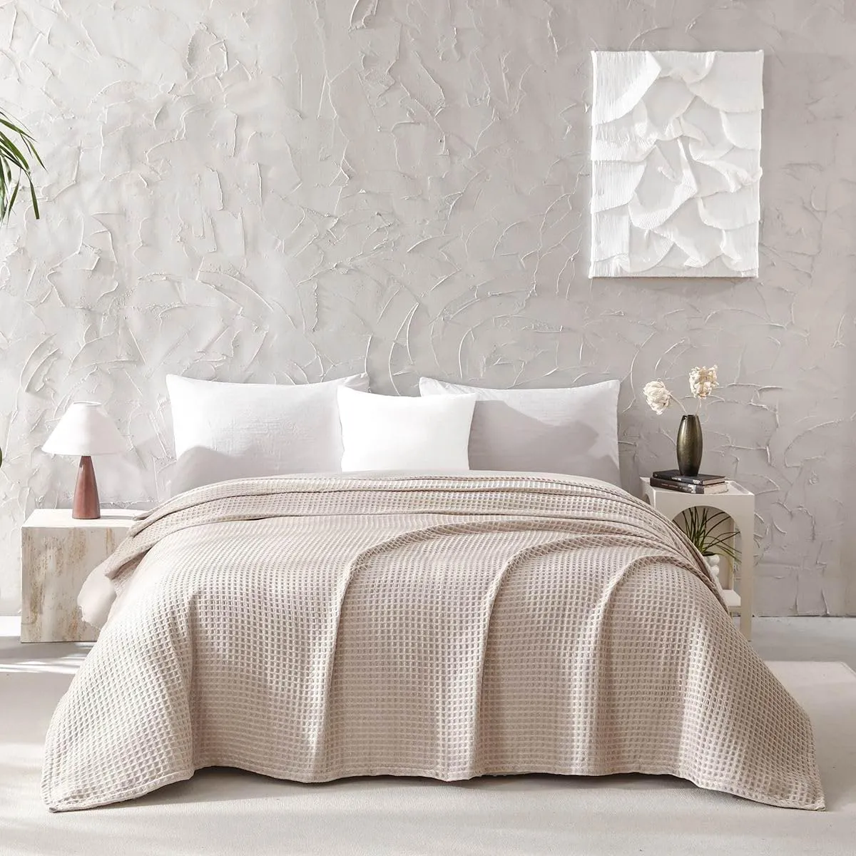 meadow park Cozy Waffle Weave Chenille Thermal Bed Blanket King 104” x 92”, Party Blanket, 380gsm, All Seasons, Khaki