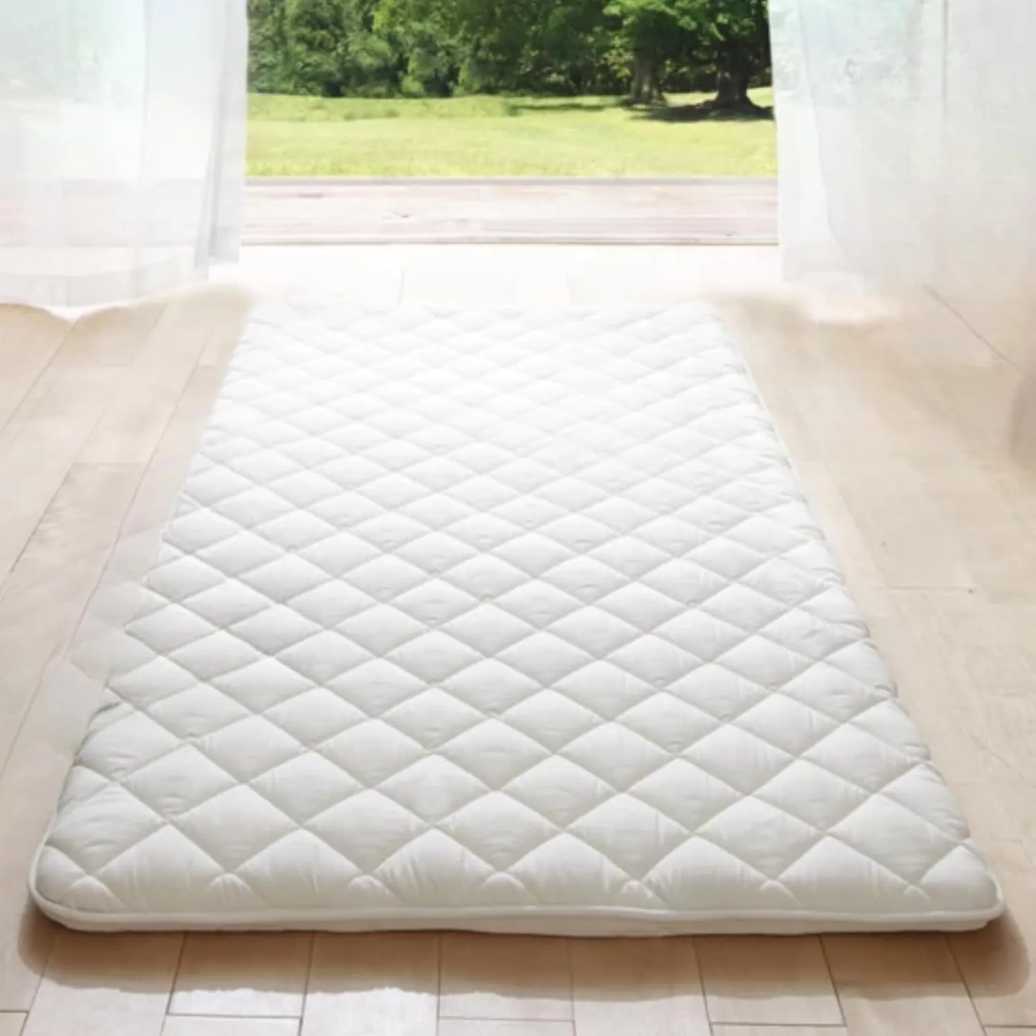 MIINA Japanese Futon Mattress, Made in Japan Queen (61"×78") White, Foldable Floor Lounger Bed Tatami Mat, Roll Up Sleeping Pad, Shikibuton