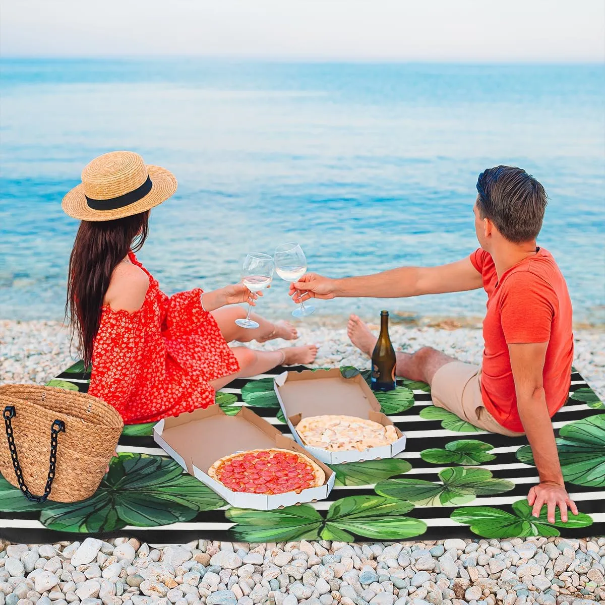 St Patricks Day Beach Blanket, Sandproof Beach Mat, Adults Waterproof Quick Drying Sand Free Mat with 4 x Ground Spikes for Outdoor Travel Camping Hiking, Shamrock Clover Leaves
