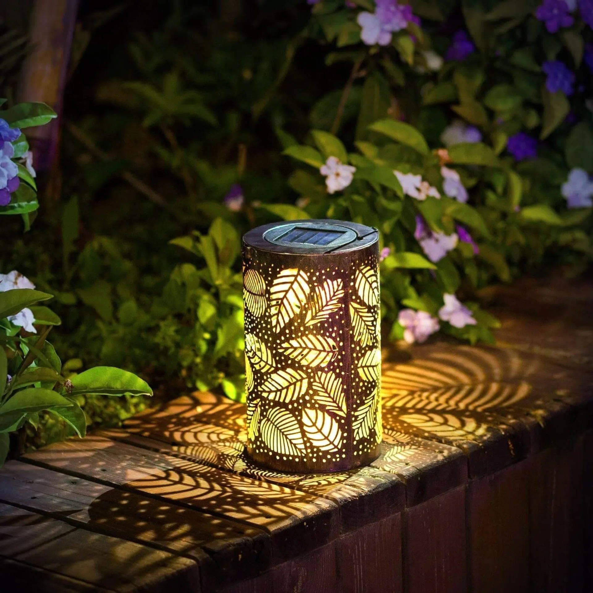 TAAVITA LANTERN - Illuminated Leaf Garden Lantern for Romantic Lighting